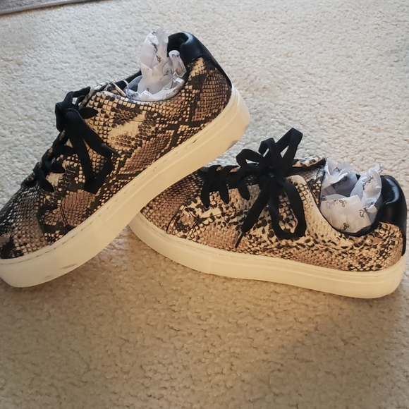 NWT Snakeskin platform Qupid SZ 8 Sneakers - Picture 1 of 6